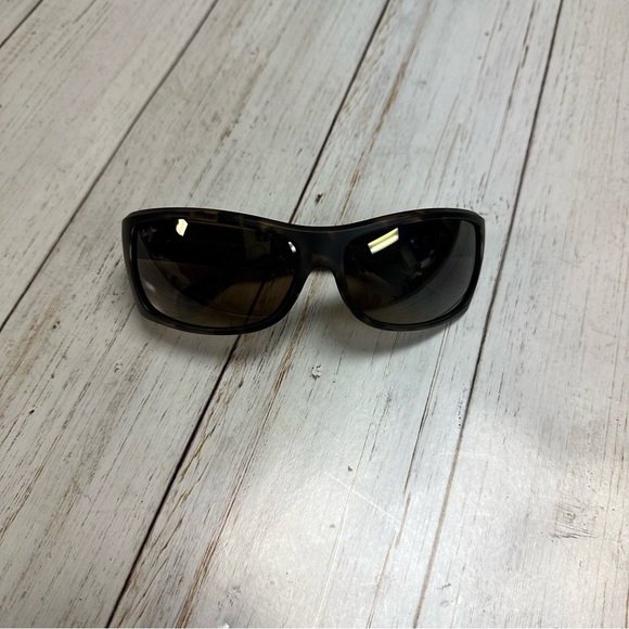 Maui Jim- Men’s Equator PolarizedPlus2® Wrap 64.5mm Sunglasses,Carmel - Picture 8 of 9